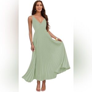 Elegant Green Pleated Dress